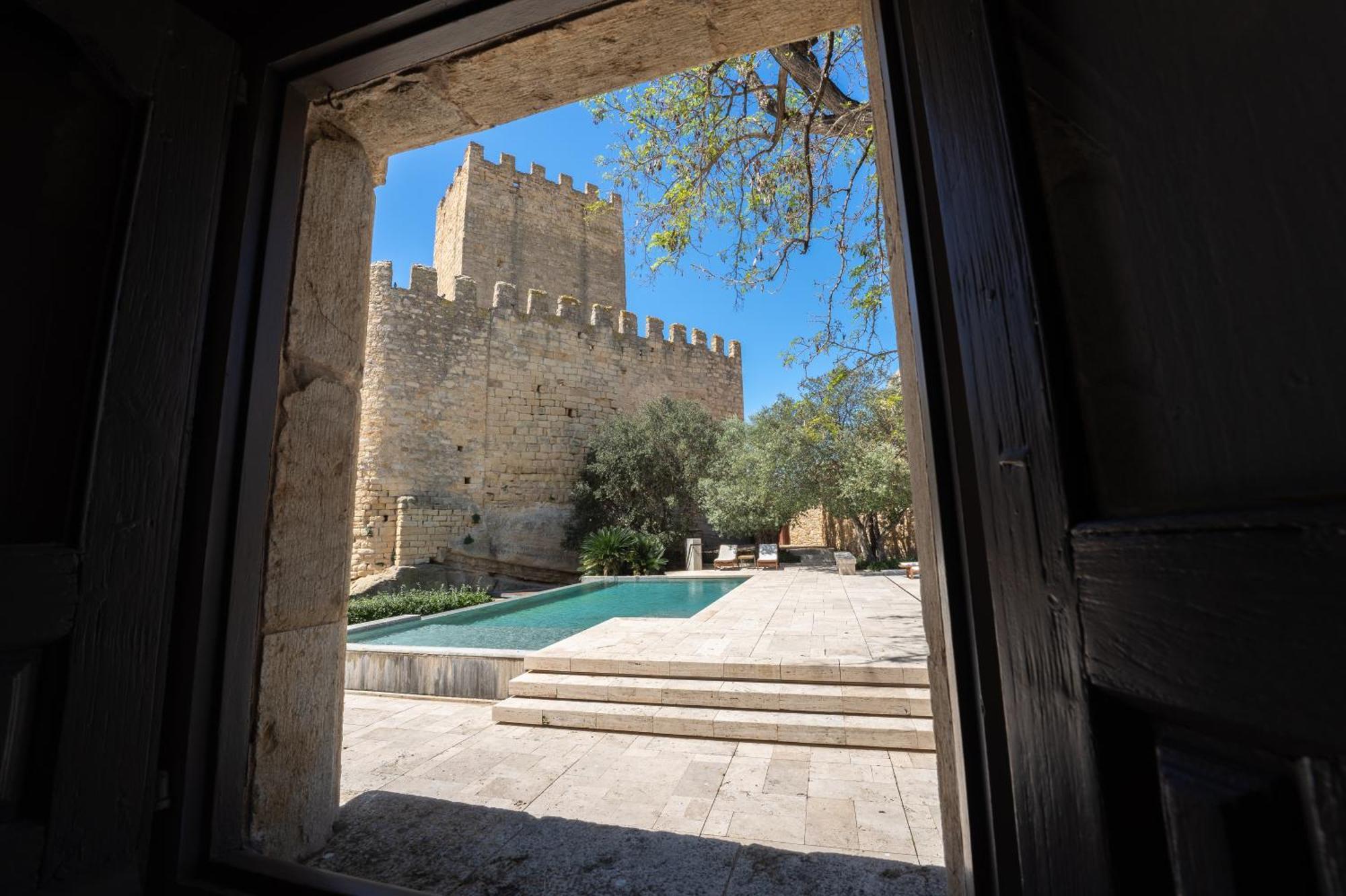 Deco - Casa Castell De Peratallada Exterior photo